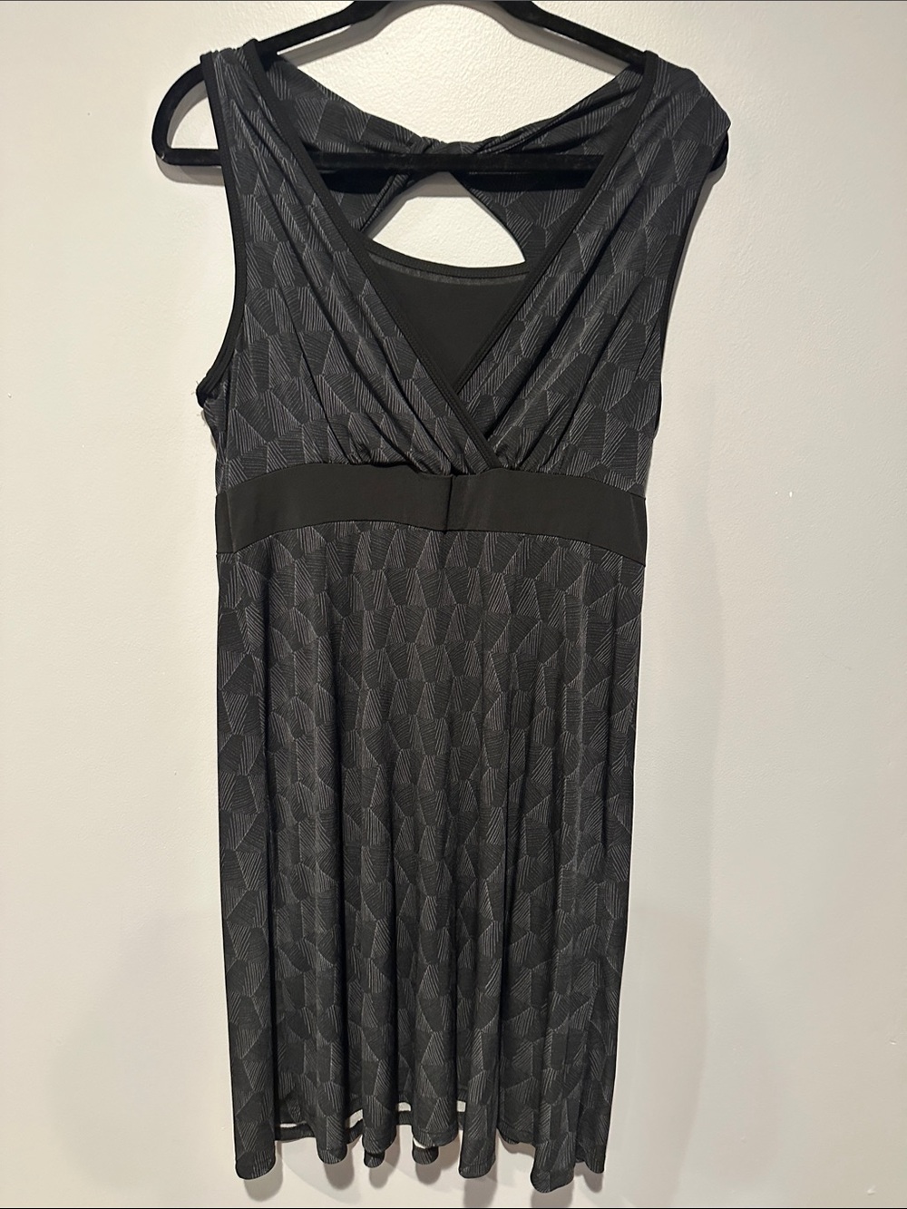 tek gear Black Sleeveless V‑Neck Textured Midi Dress